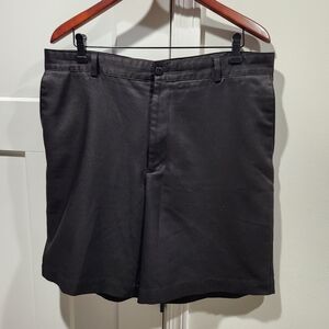 2 Pairs Of Van Heusen Traveler Classic Fit Men's Shorts Size 36 With Flex Band